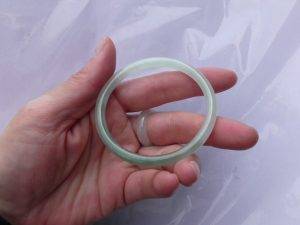 氷翡翠（ヒスイ）バングル