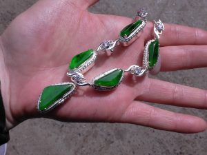 ろうかん翡翠ネックレス