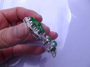 ろうかん翡翠ブローチ