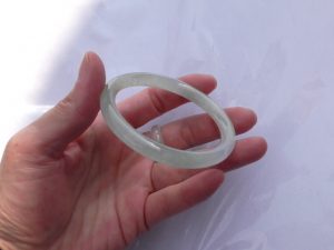 氷翡翠バングル