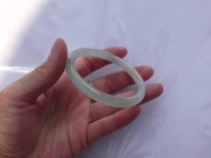 氷翡翠バングル