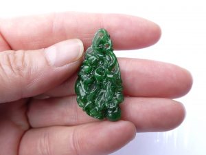 翡翠カービング