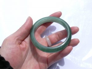 翡翠（ヒスイ）バングル