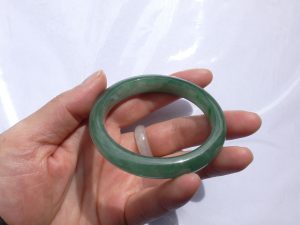 翡翠（ヒスイ）バングル