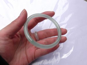 氷翡翠（ヒスイ）バングル