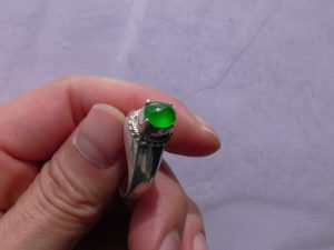 蛍光翡翠ルース