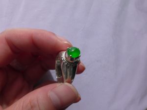 蛍光翡翠ルース