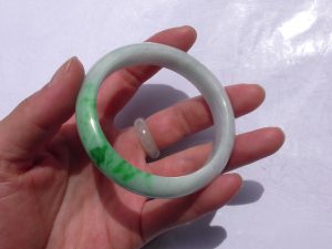 翡翠（ひすい）バングル