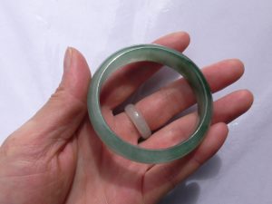翡翠（ヒスイ）バングル