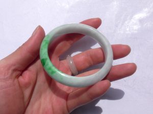 翡翠（ひすい）バングル