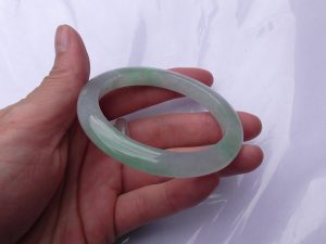 氷翡翠バングル