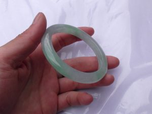 氷翡翠バングル