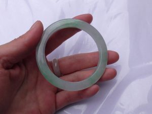 氷翡翠バングル