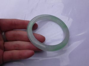 氷翡翠バングル