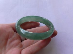 氷翡翠バングル