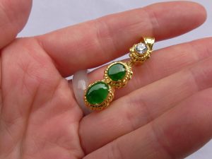 翡翠(ひすい)ペンダント