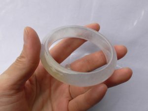 氷翡翠バングル