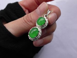 翡翠（ヒスイ）ペンダント