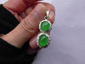 翡翠（ヒスイ）ペンダント