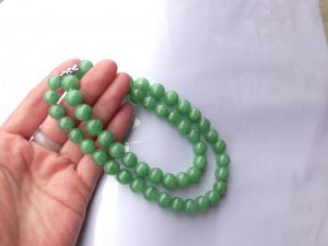 翡翠ビーズネックレス