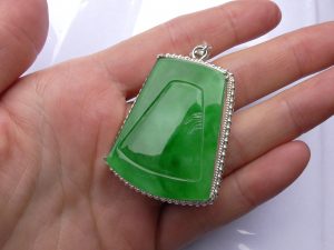 翡翠カービング