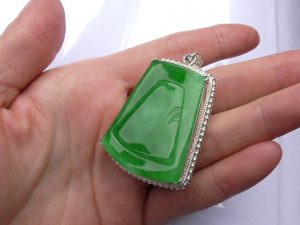 翡翠カービング