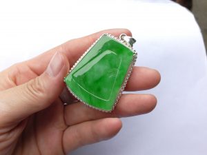 翡翠カービング