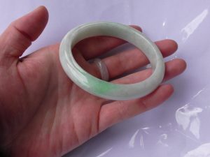 翡翠（ひすい）バングル