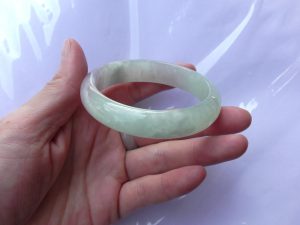 翡翠バングル