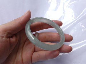氷翡翠バングル