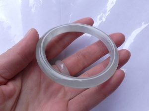 氷翡翠（ひすい）バングル