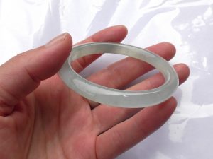 氷翡翠(ひすい)バングル