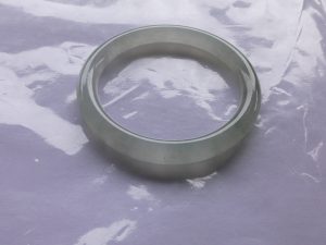 氷翡翠(ひすい)バングル