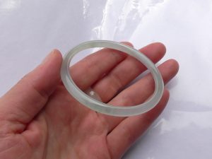 氷翡翠（ヒスイ）バングル
