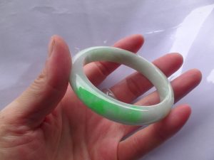 翡翠バングル