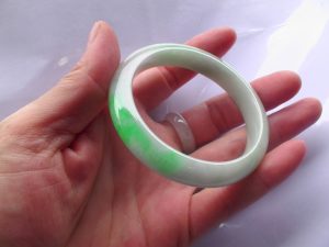 翡翠バングル