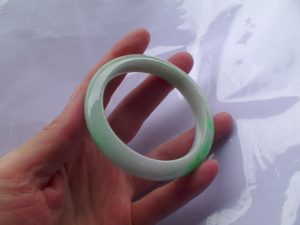翡翠バングル
