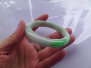 翡翠バングル