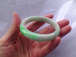 翡翠バングル