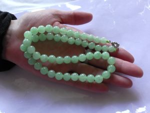 翡翠ビーズネックレス