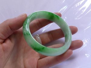 高級翡翠バングル