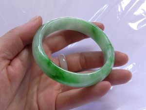 高級翡翠バングル