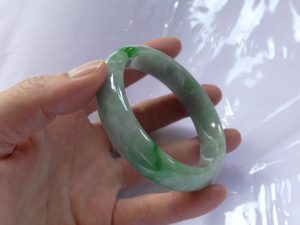 翡翠（ひすい）バングル