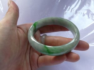 翡翠（ひすい）バングル