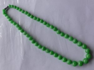 ろうかん翡翠ビーズネックレス
