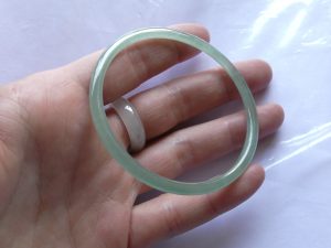 氷翡翠バングル