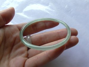 氷翡翠バングル