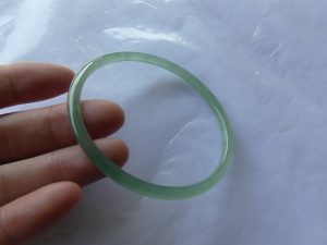 氷翡翠バングル