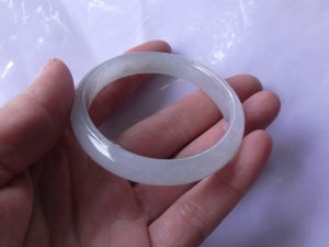 氷翡翠バングル