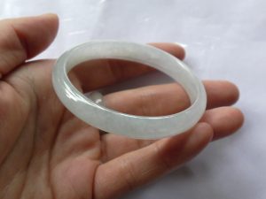 氷翡翠バングル
